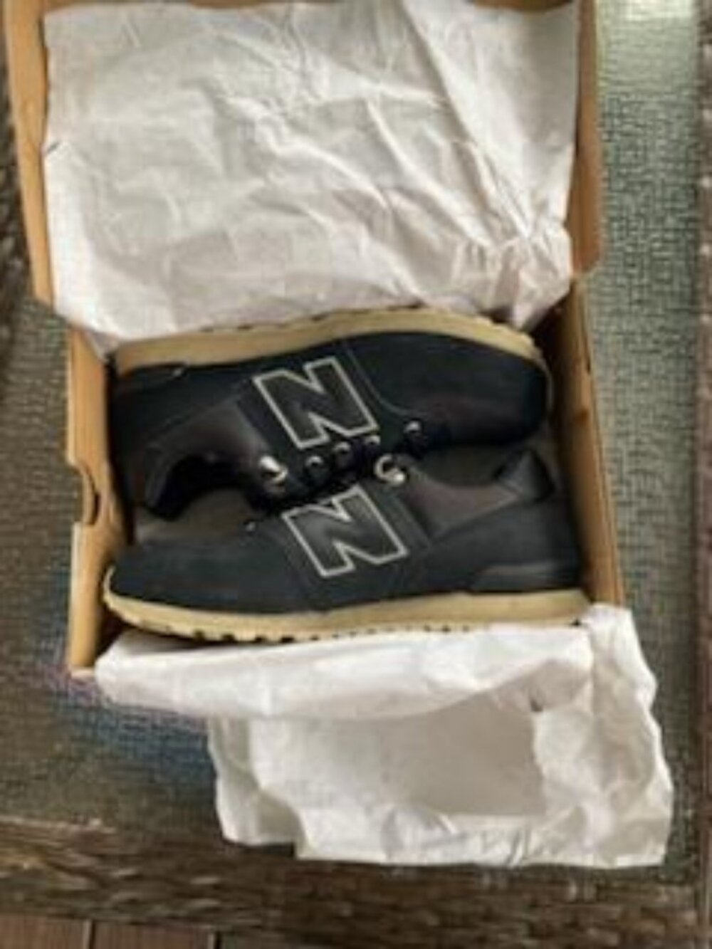 EUC Boy's New Balance black sneakers Youth 5.5